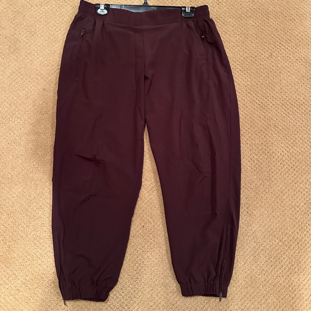 Women’s maroon Old Navy joggers- large petite